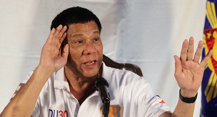 Le président philippin dément avoir jeté un homme d’un hélicoptère